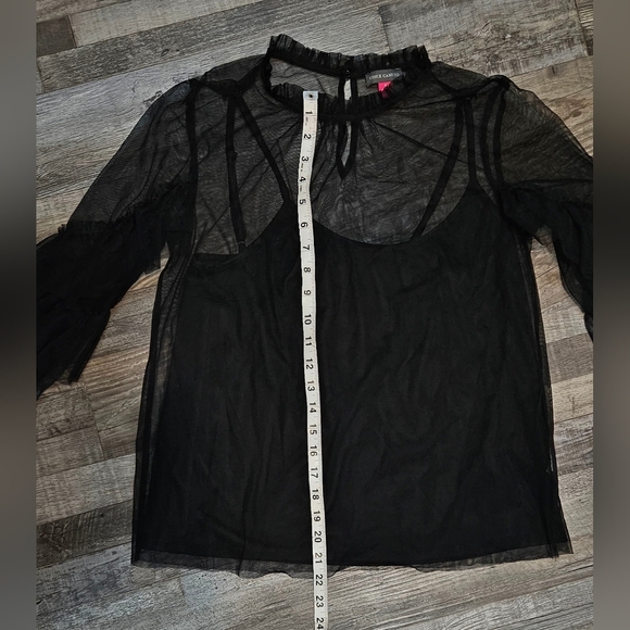 💜🩷Vince Camuto Ruffle Sleeve Blouse Size Small💜🩷 - Picture 5 of 8